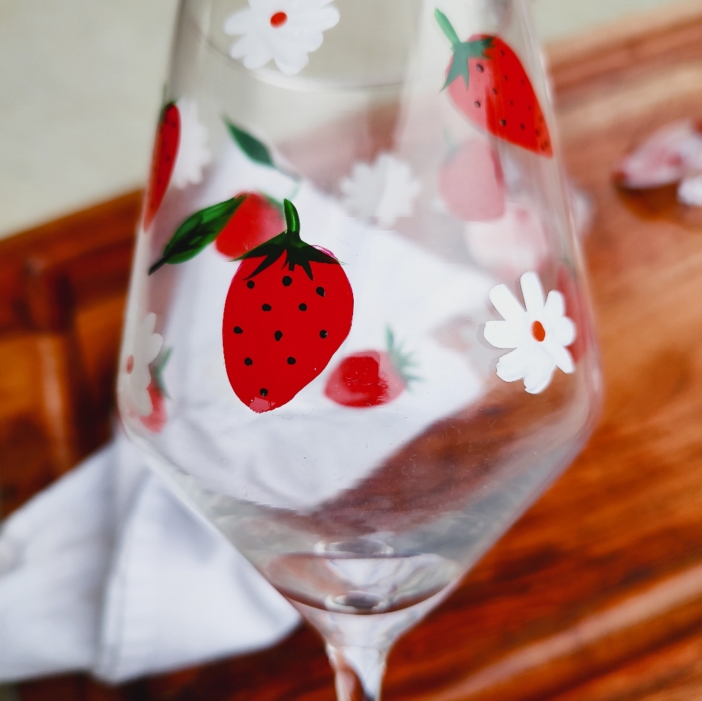 Prima Set of 4, Lg (9.5" ), 24oz Hand Painted Strawberry Wine Glass Goblets, NWT - Picture 5 of 9